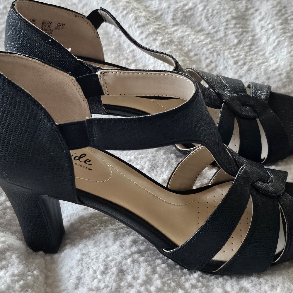 Life Stride Black Knotted T-Strap Block Heel Sandals